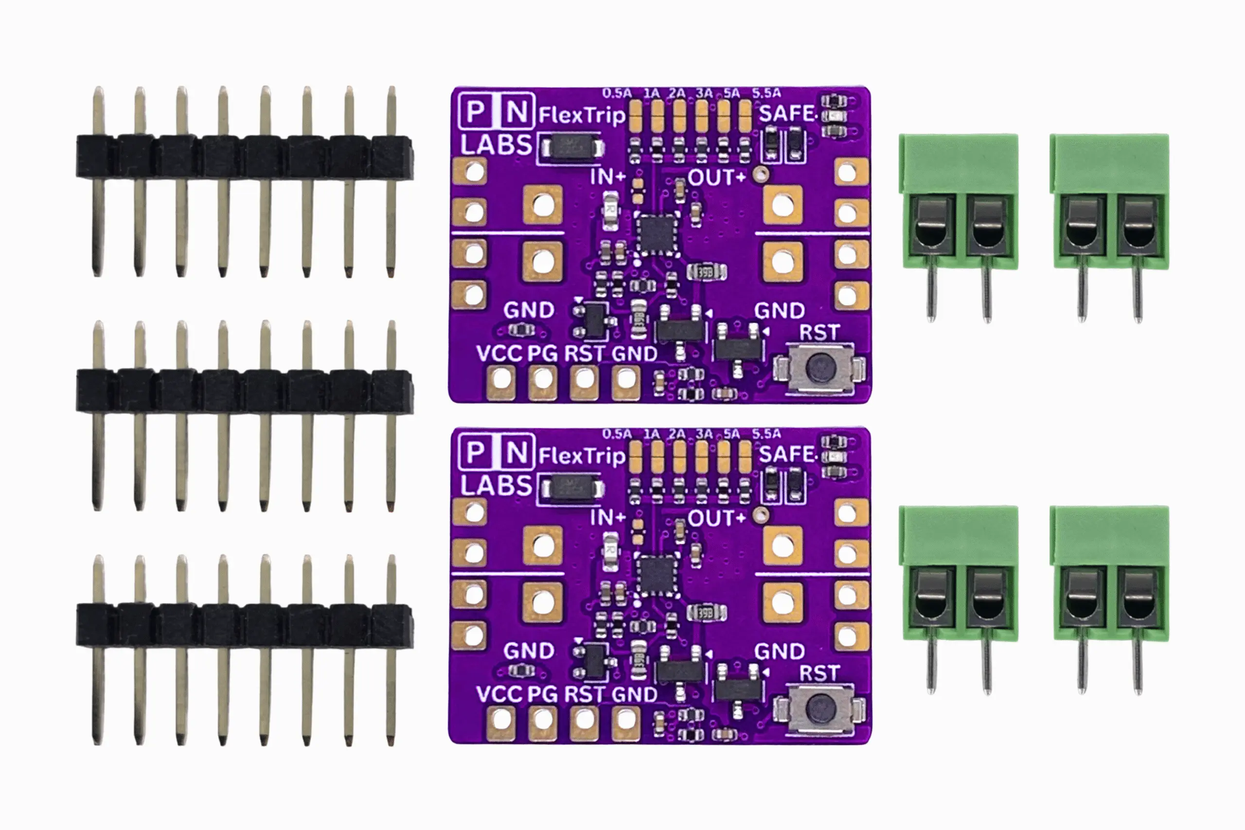 Deux cartes FlexTrip violettes photographiées de dessus, avec les trois barrettes de broches incluses à gauche et quatre borniers à vis à deux pôles à droite.